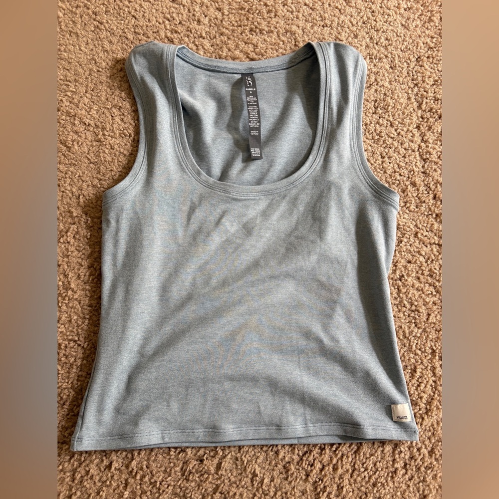 Vuori Halo Essential Scoop Tank Small